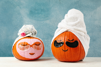 【秋の乾燥対策シリーズ③】
セラミド不足を見極める — サインと毎日のセルフケア法